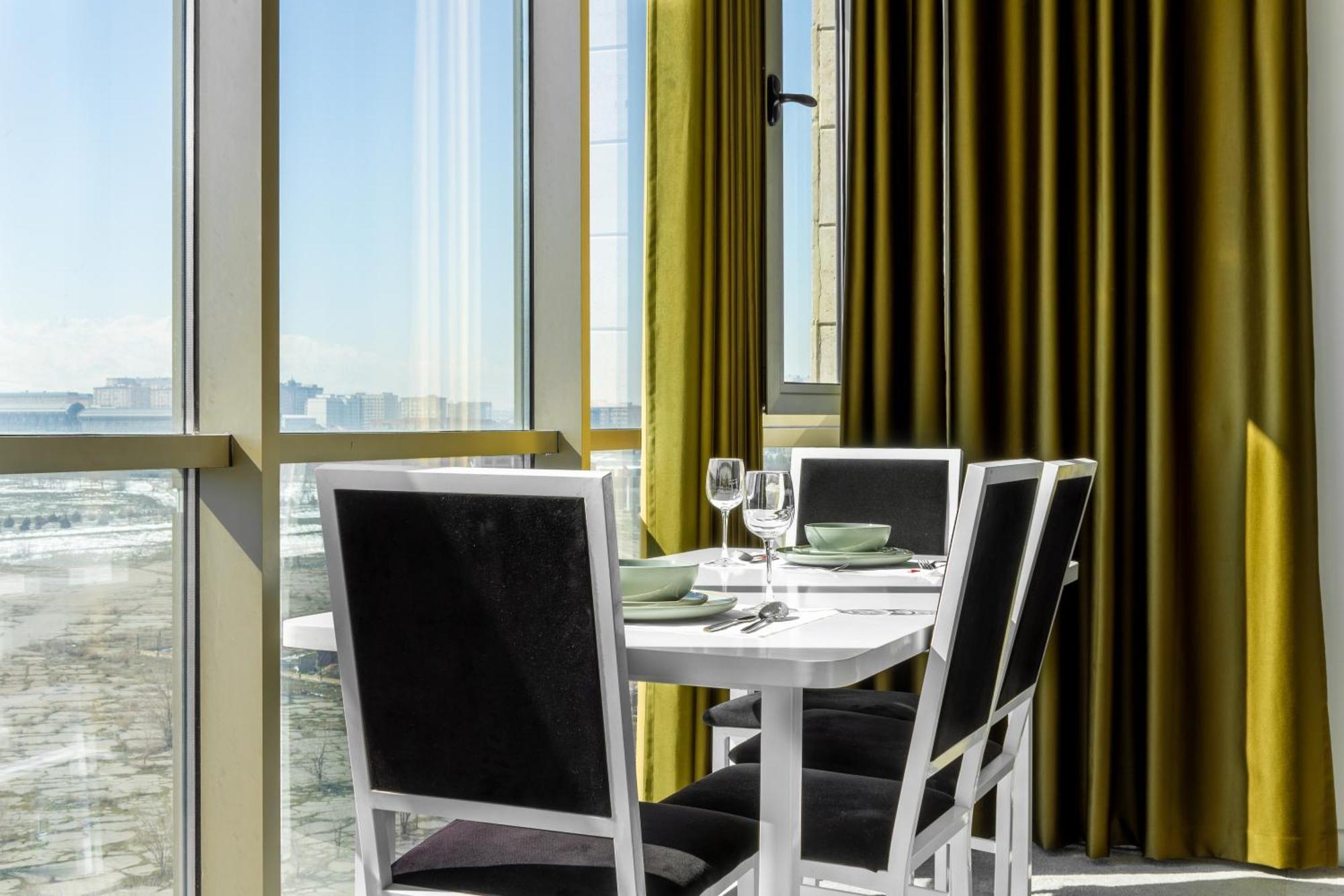 9Th And 6Th Floor Stylish Apartments With Mountainvista Bishkek Exteriör bild